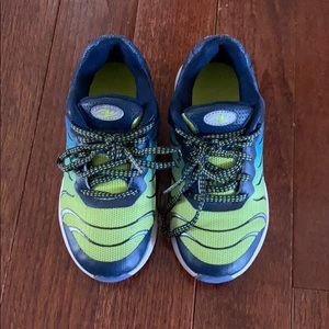 Boy’s tennis shoes